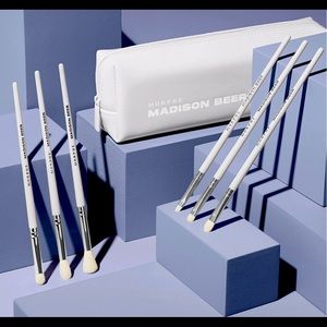 Morphe Madison Beer Channel brush set